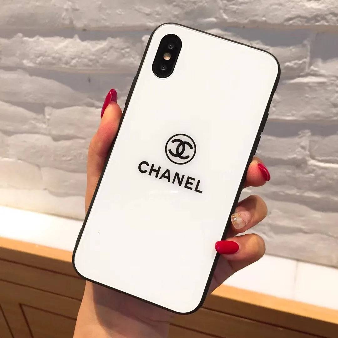 Chic Chanel iPhone cover in tempered glass